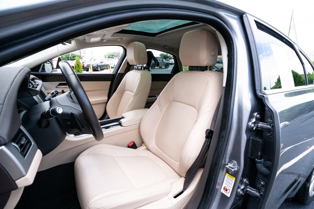 Used 2020 Jaguar XF Premium RWD image 28
