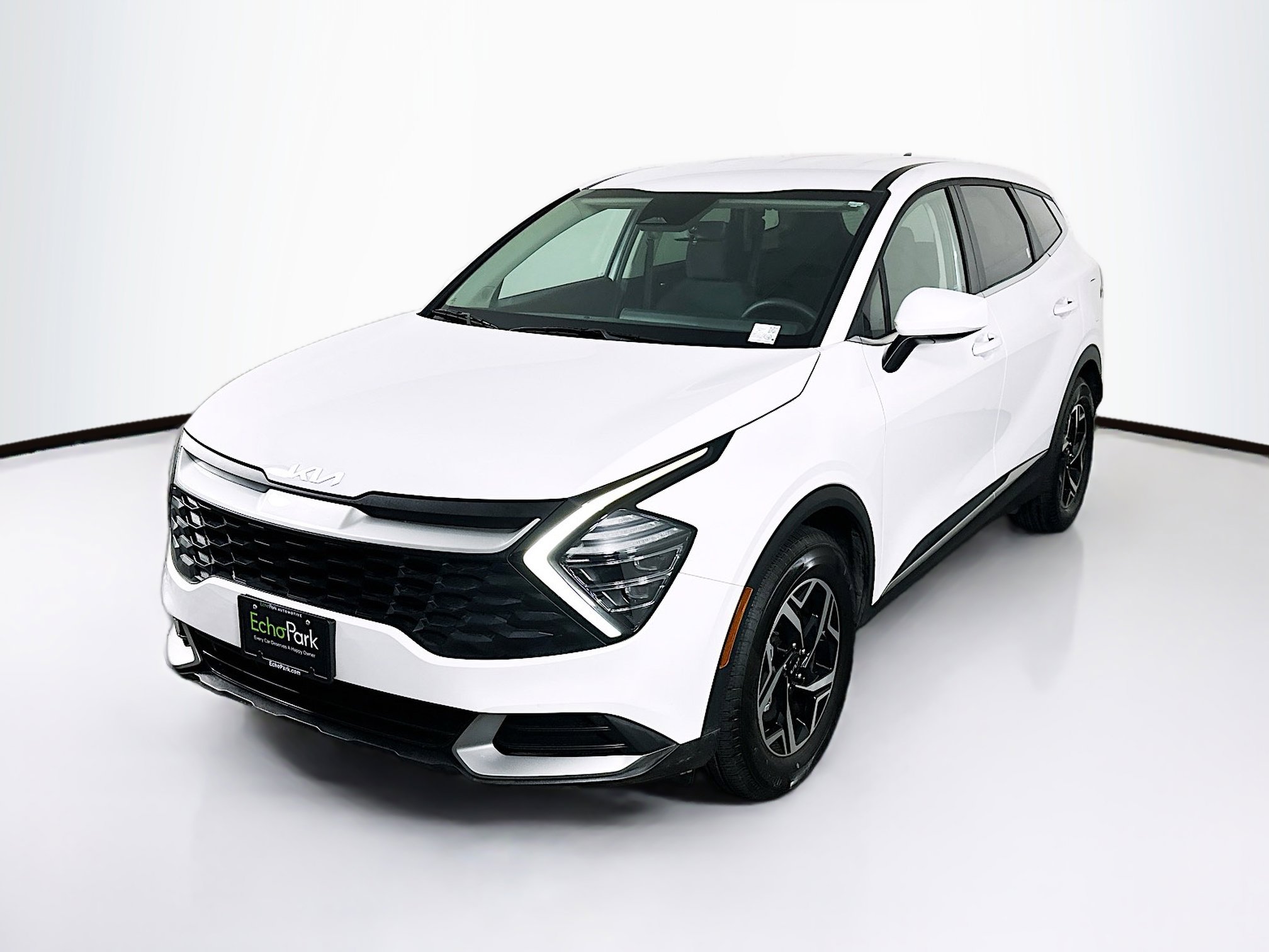 Used 2025 Kia Sportage LX image 3