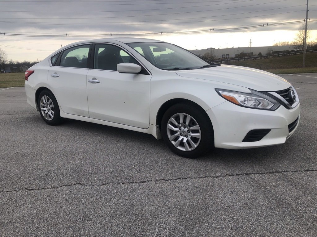 Used 2016 Nissan Altima 2.5 S w/ Interior Lighting Package image 3
