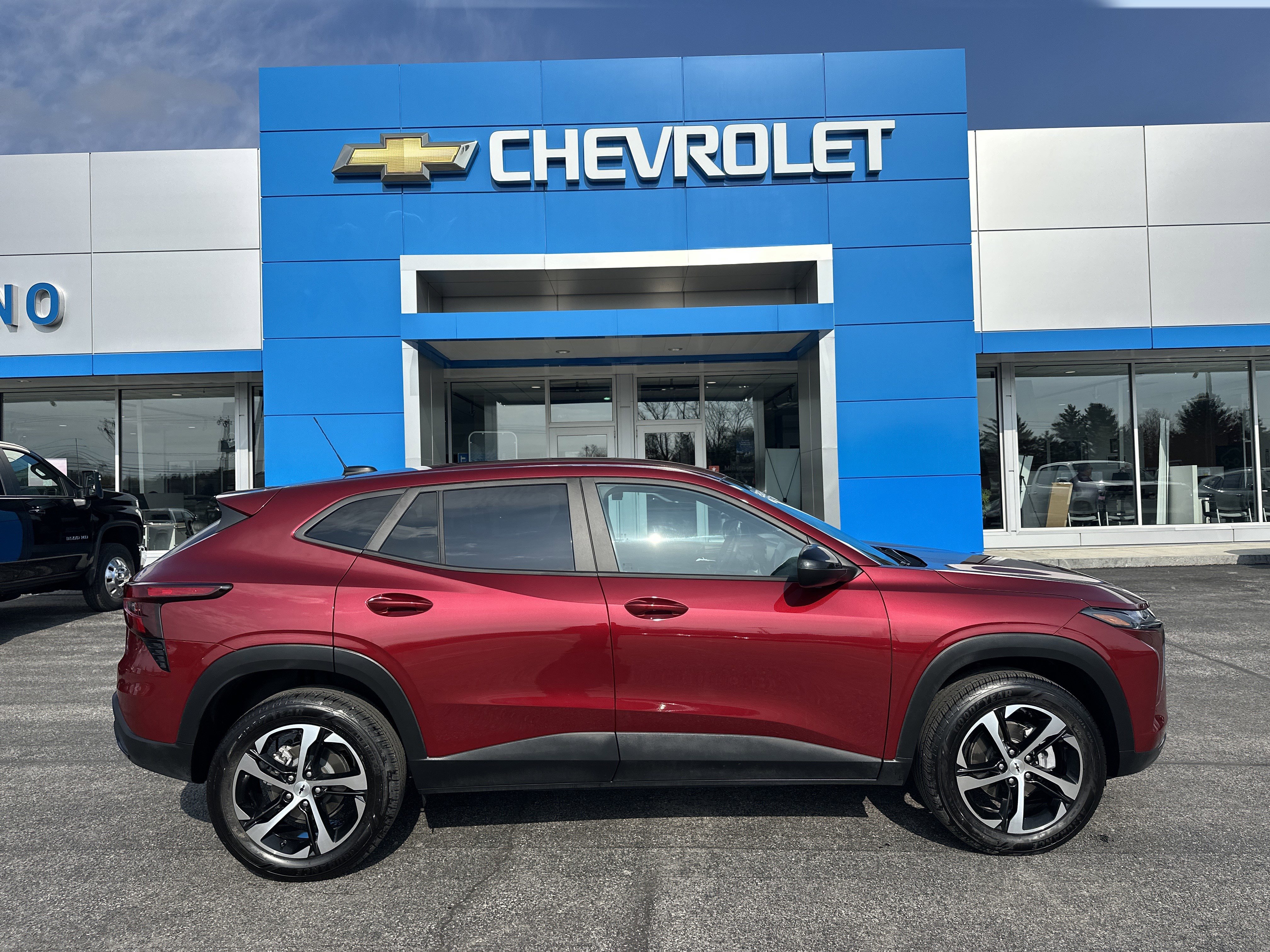 Used 2024 Chevrolet Trax RS w/ Driver Confidence Package image 1