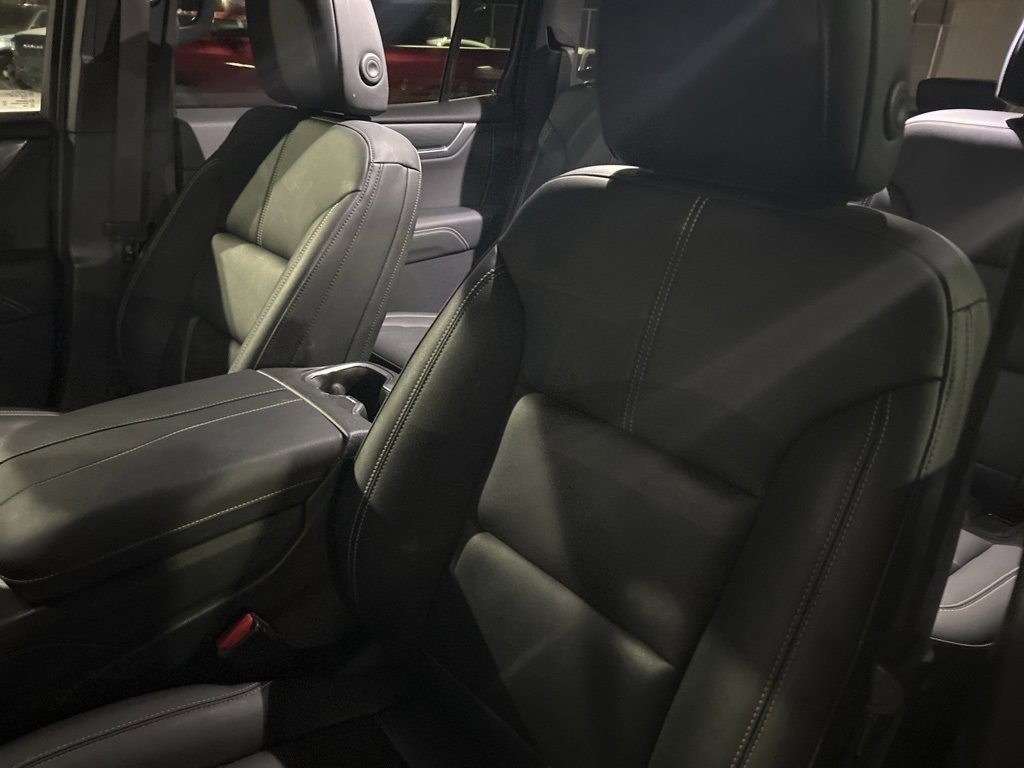 Used 2024 GMC Acadia Elevation w/ Black Edition image 8