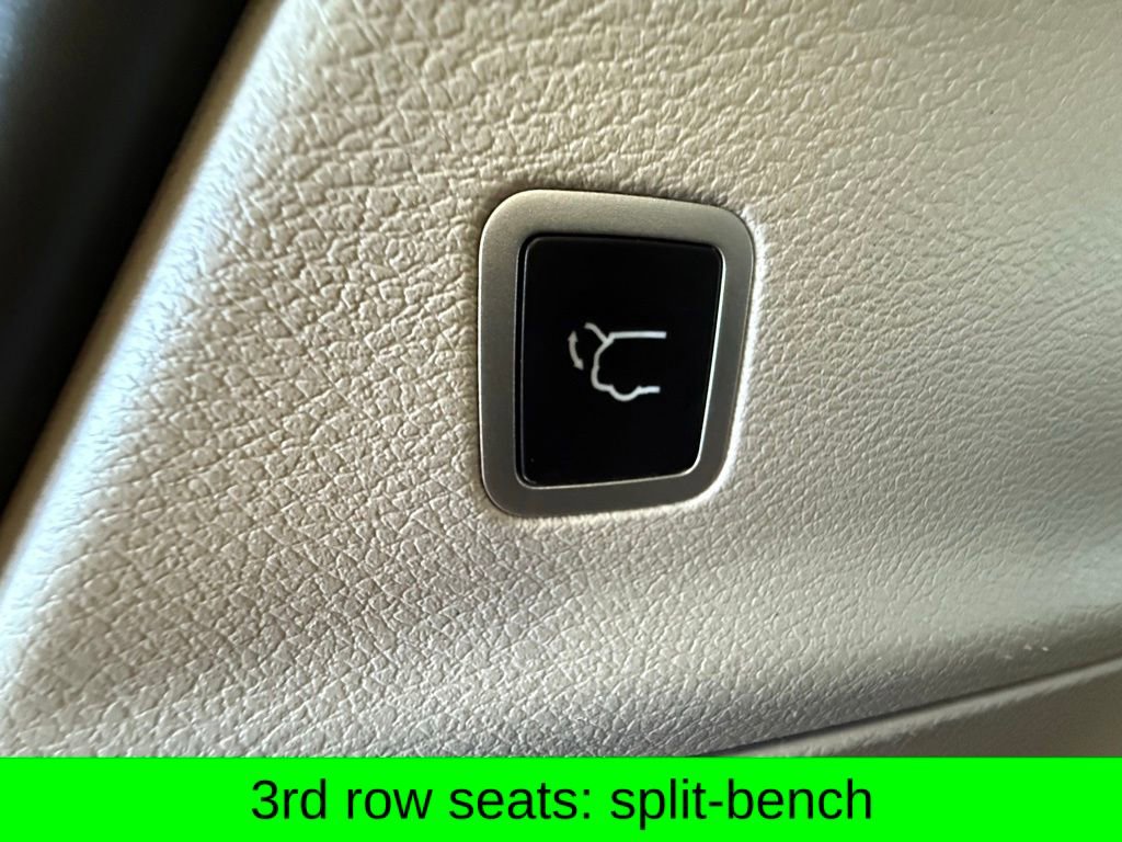 Used 2024 Chrysler Pacifica Touring-L image 17