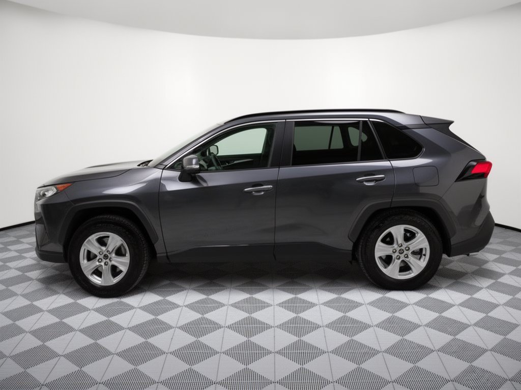 Used 2021 Toyota RAV4 XLE FWD image 2