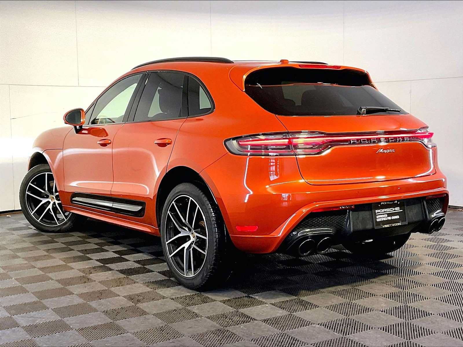 Certified 2024 Porsche Macan AWD/4WD image 3