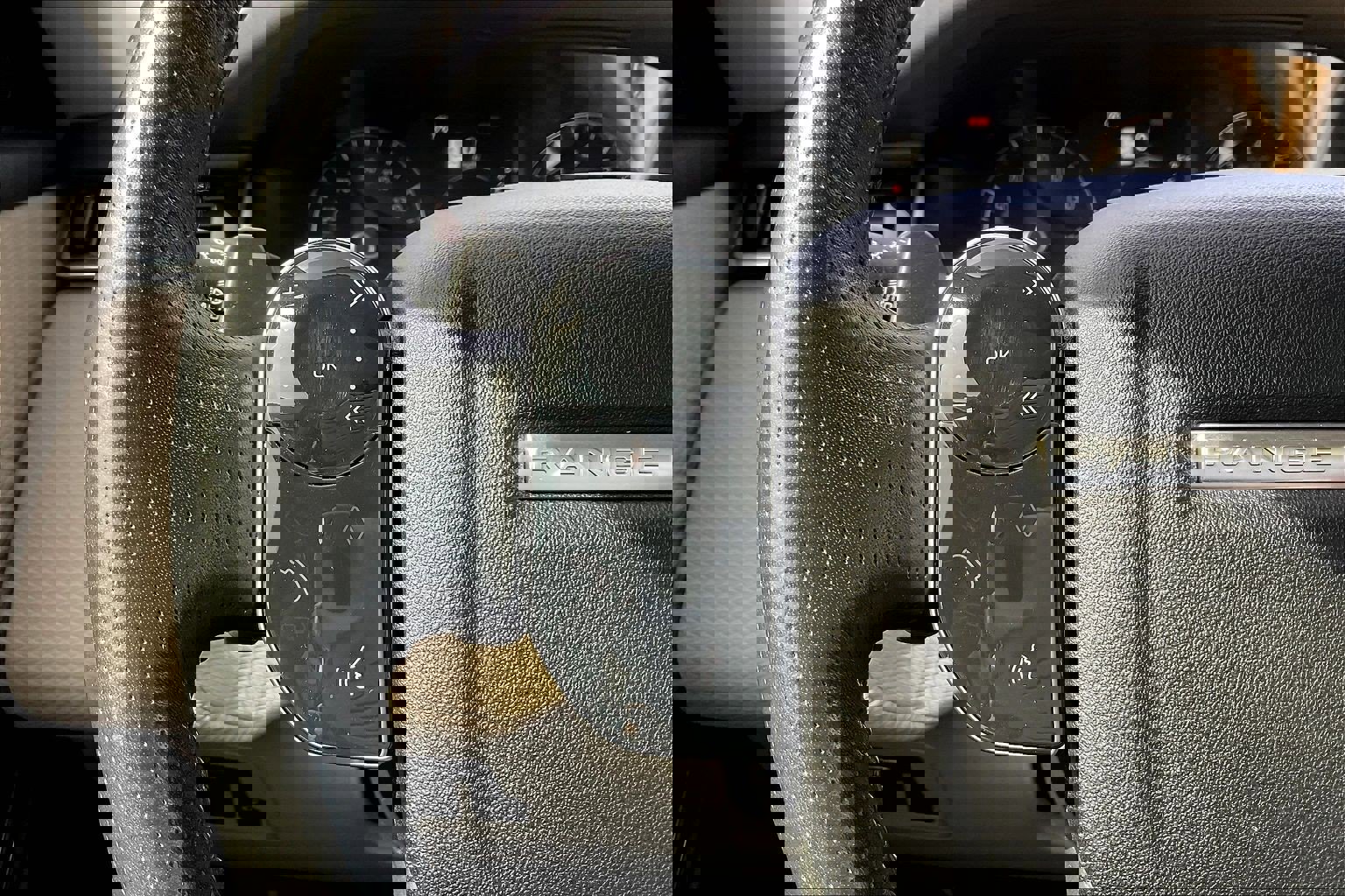 Used 2018 Land Rover Range Rover Velar S image 11