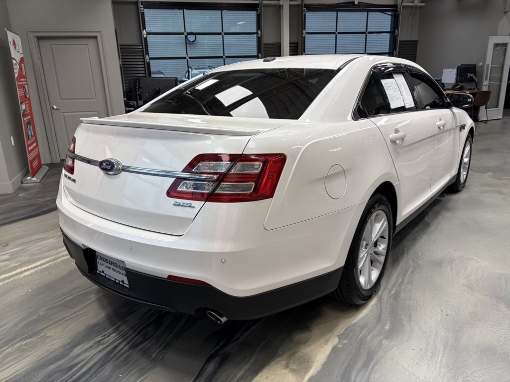 Used 2018 Ford Taurus SEL image 28