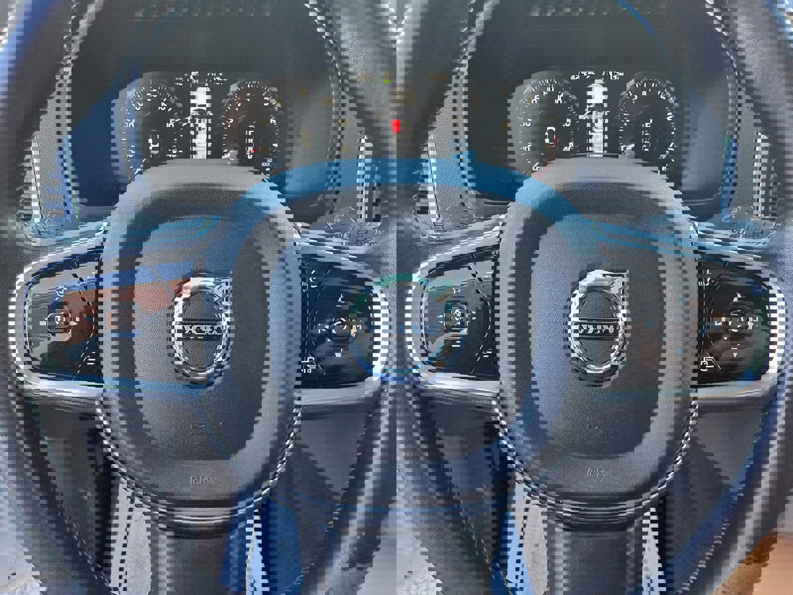 Used 2016 Volvo XC90 T5 Momentum image 28