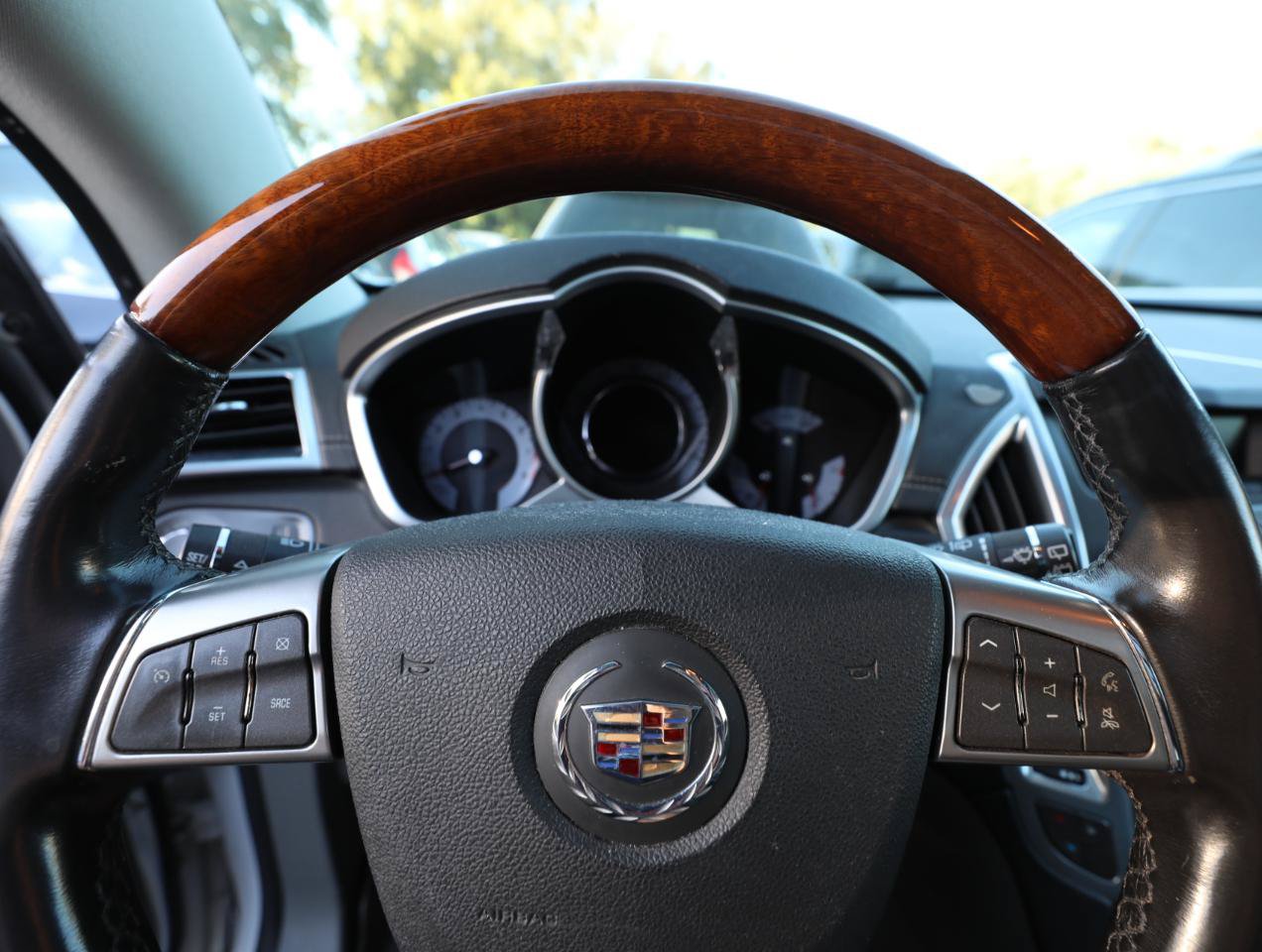 Used 2010 Cadillac SRX Luxury AWD/4WD image 23