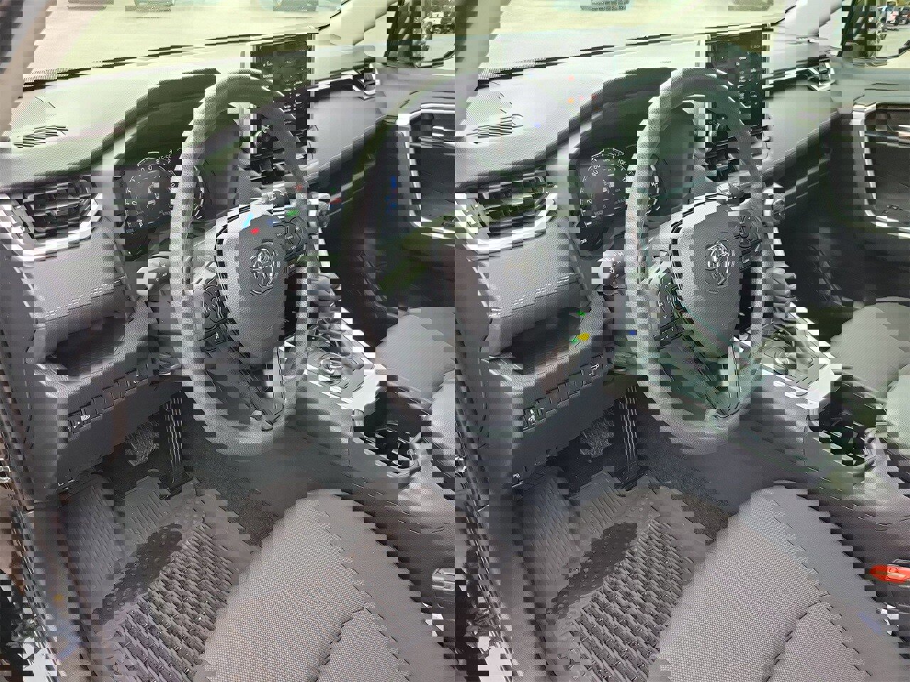 Used 2025 Toyota RAV4 XLE image 16