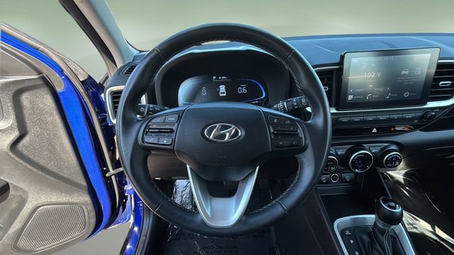Used 2025 Hyundai Venue SEL FWD image 12
