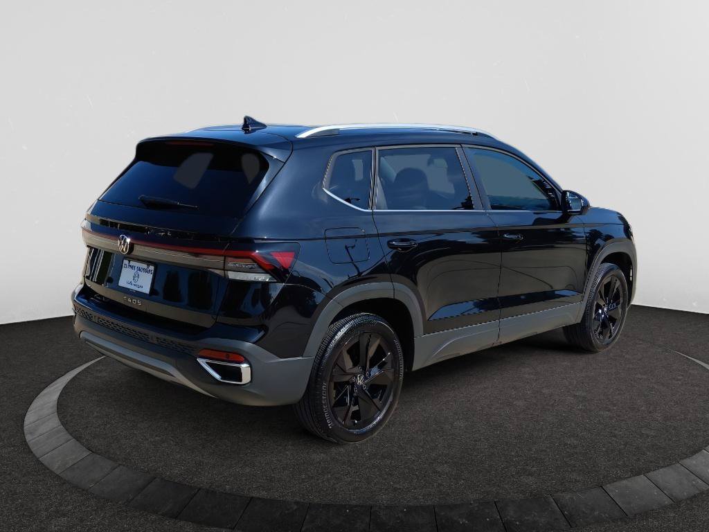 Certified 2025 Volkswagen Taos SE FWD image 7
