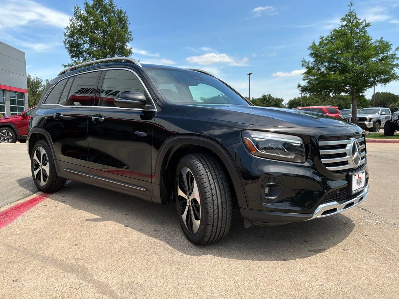 Used 2025 Mercedes-Benz GLB 250 4MATIC image 4