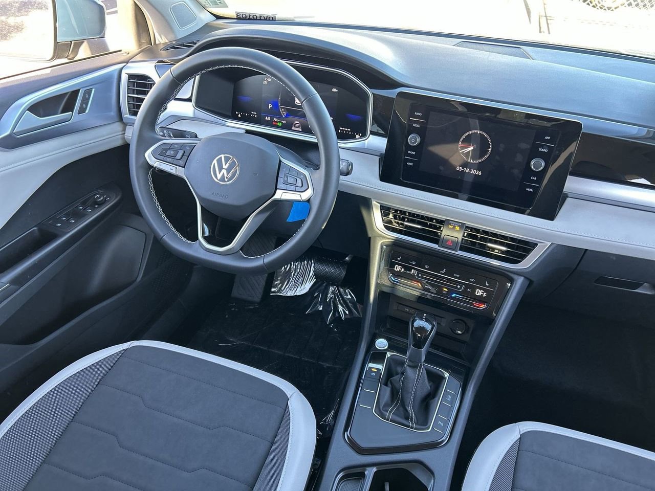 New 2026 Volkswagen Taos SE image 10