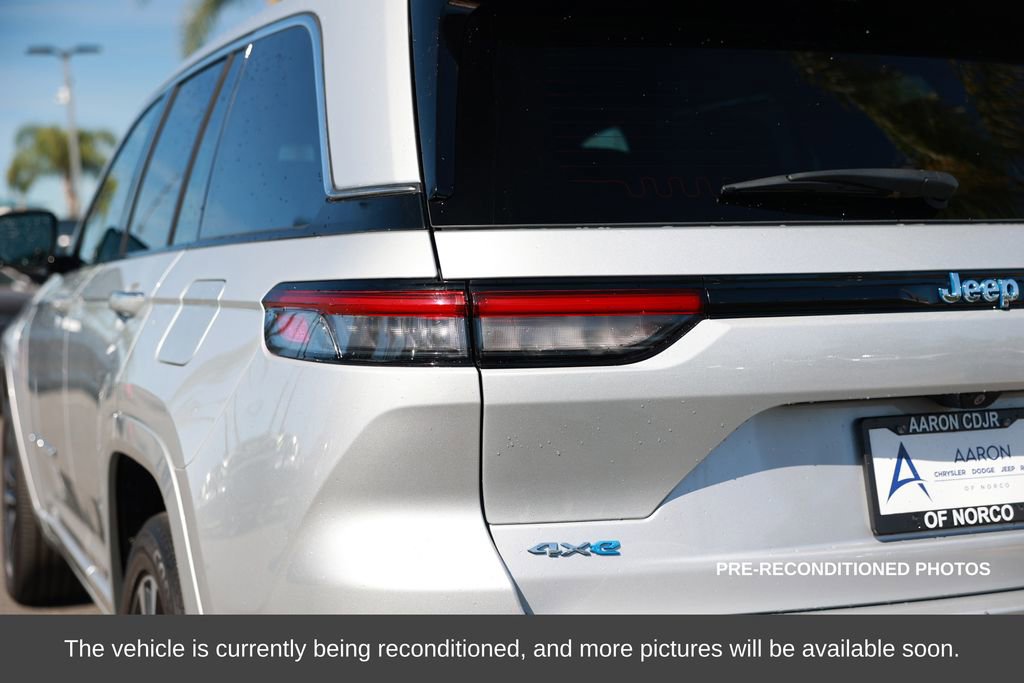 Used 2023 Jeep Grand Cherokee Overland w/ Advanced Protech Group III image 13