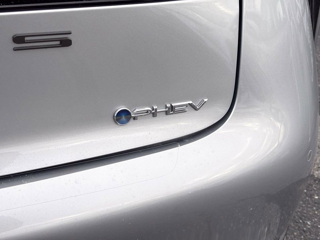 New 2026 Toyota Prius Plug-In Hybrid SE image 6