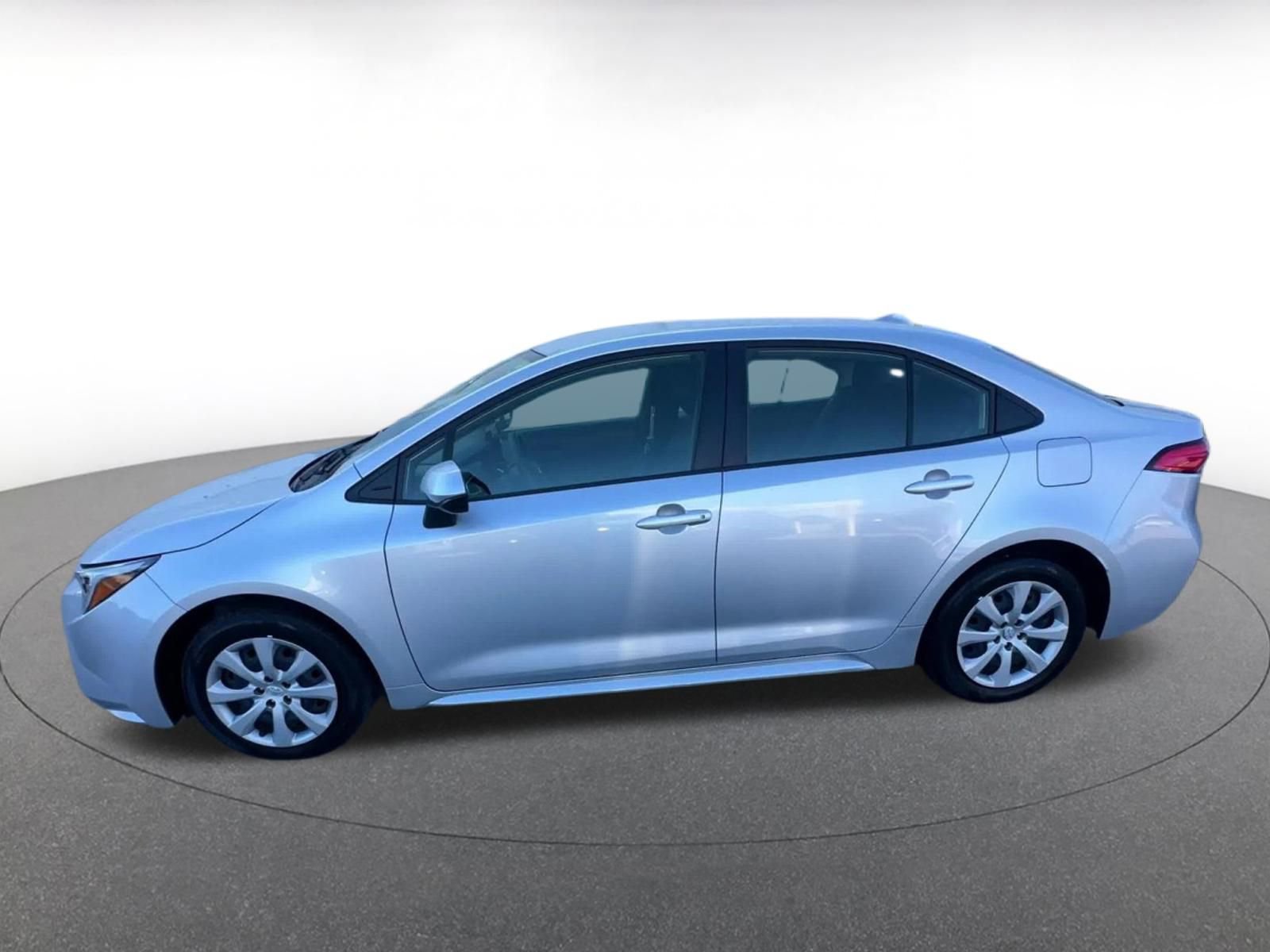 Used 2025 Toyota Corolla Hybrid Sedan image 9
