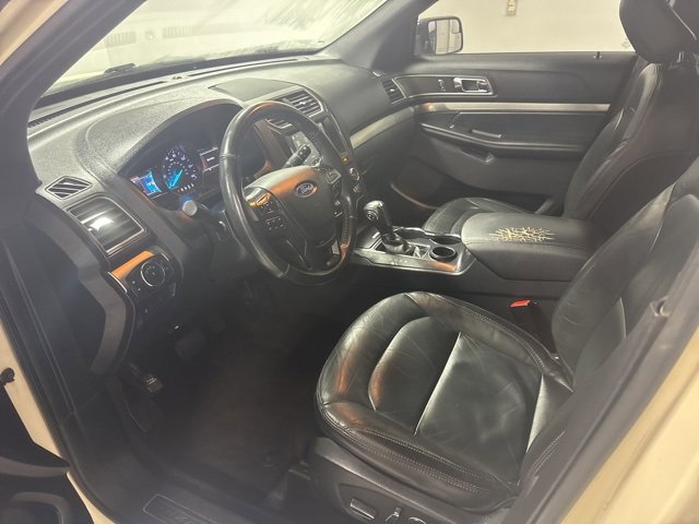 Used 2018 Ford Explorer XLT w/ Equipment Group 202A image 12