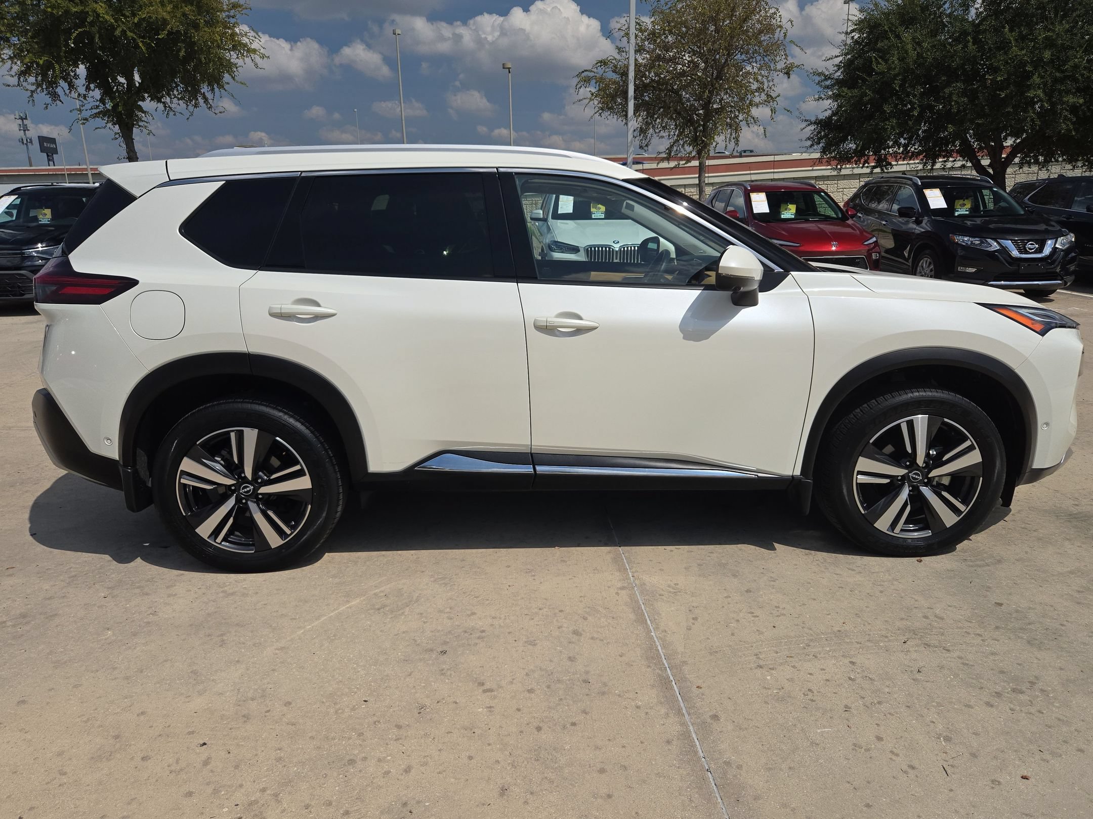 Certified 2023 Nissan Rogue Platinum AWD/4WD image 2
