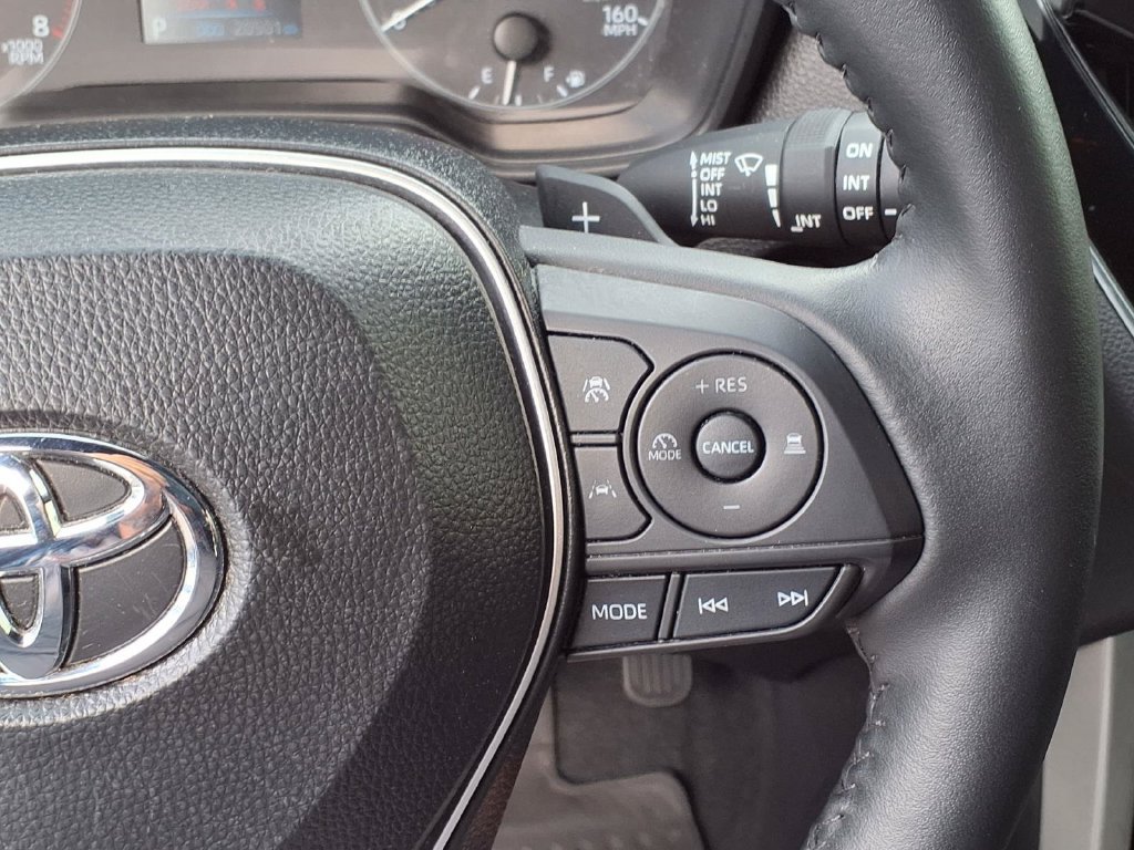 Used 2025 Toyota Corolla Cross AWD Hybrid w/ Moonroof Package image 32