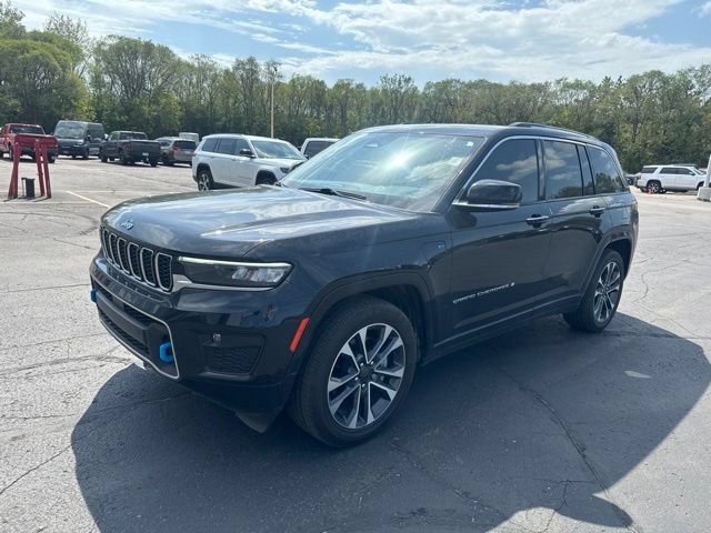 Used 2023 Jeep Grand Cherokee Overland AWD/4WD image 3