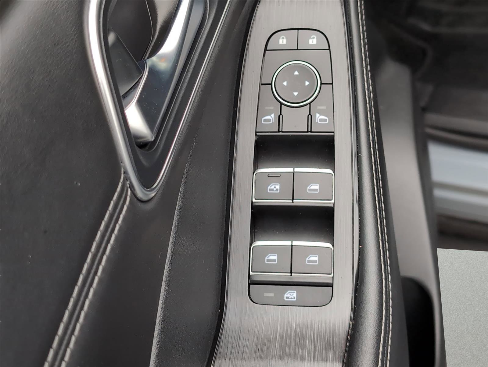 Used 2022 Nissan Rogue Platinum w/ Head-Up Display Package image 16