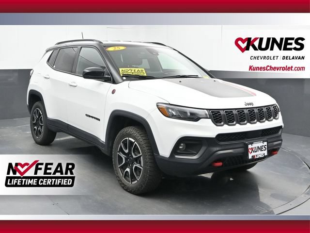Used 2025 Jeep Compass Trailhawk AWD/4WD image 1