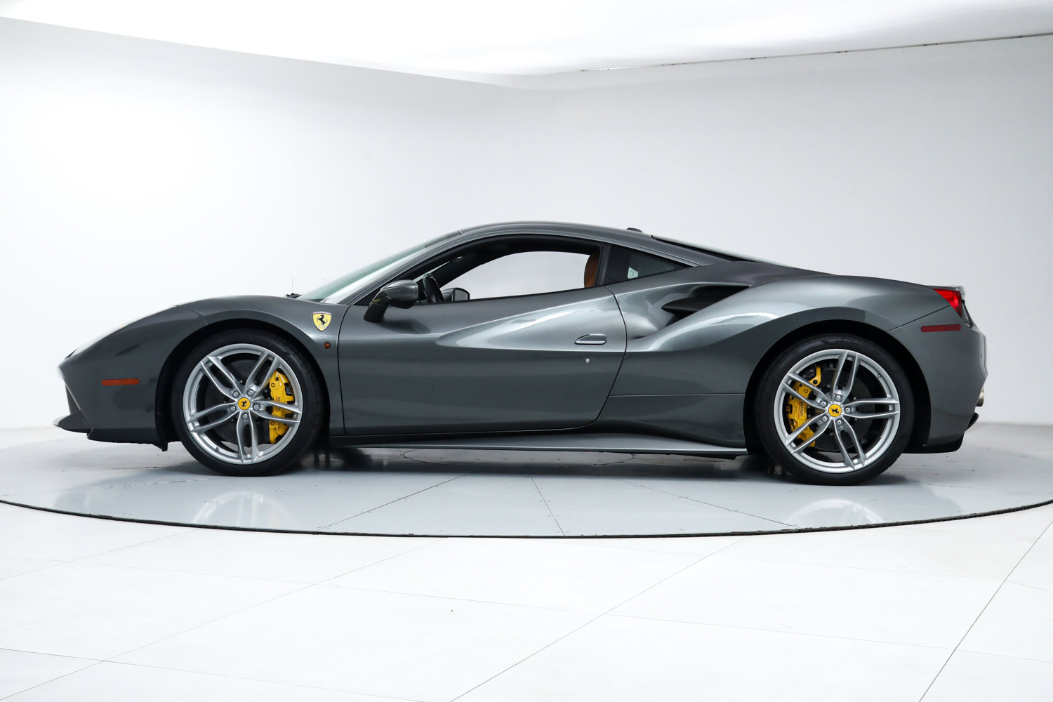 Used 2017 Ferrari 488 GTB image 4