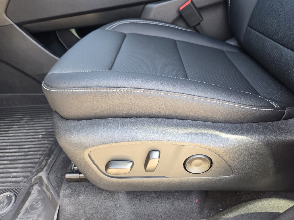 New 2026 Chevrolet Traverse LT w/ Sun and Wheel Package FWD image 18
