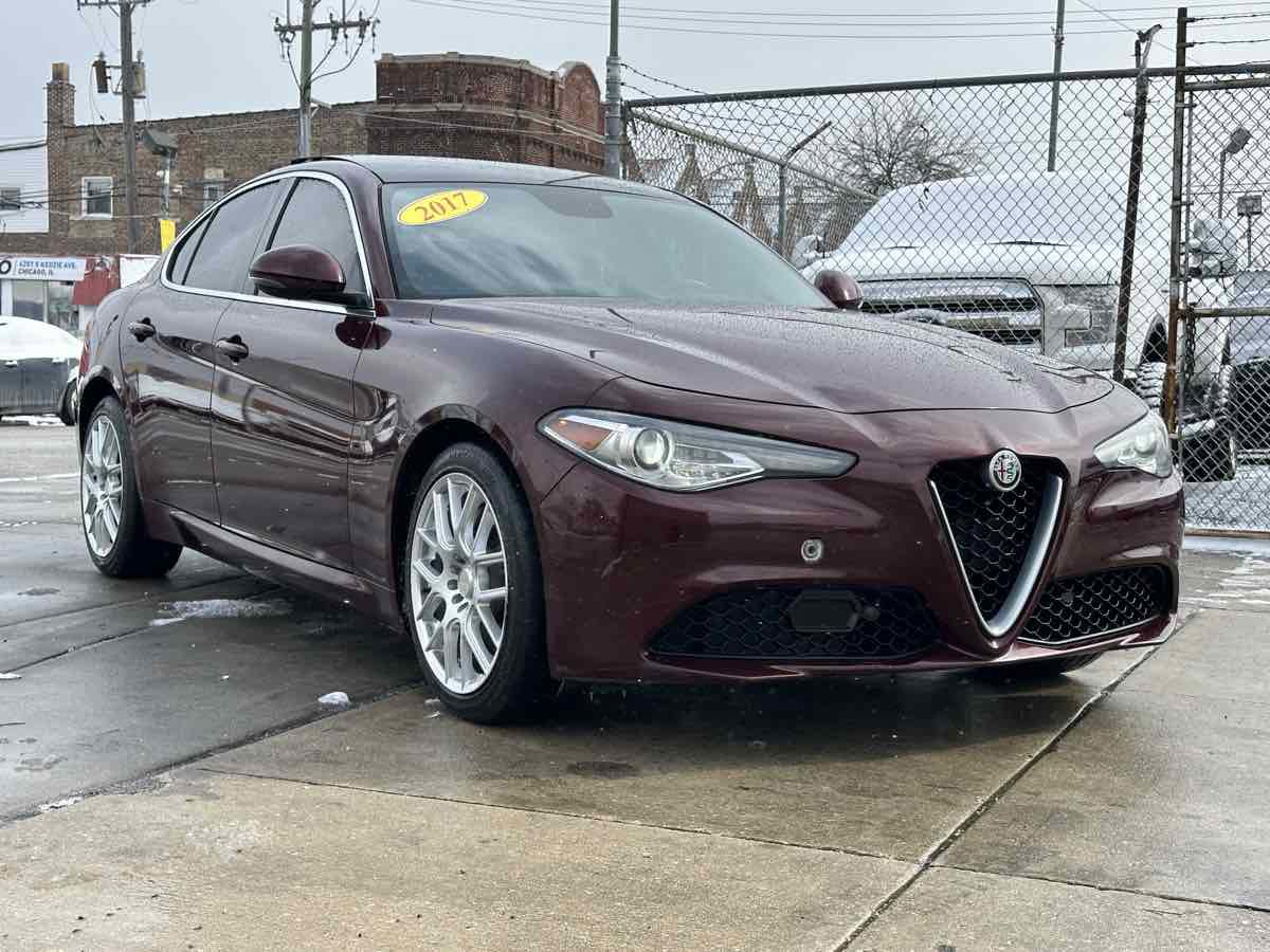 Used 2017 Alfa Romeo Giulia AWD image 3