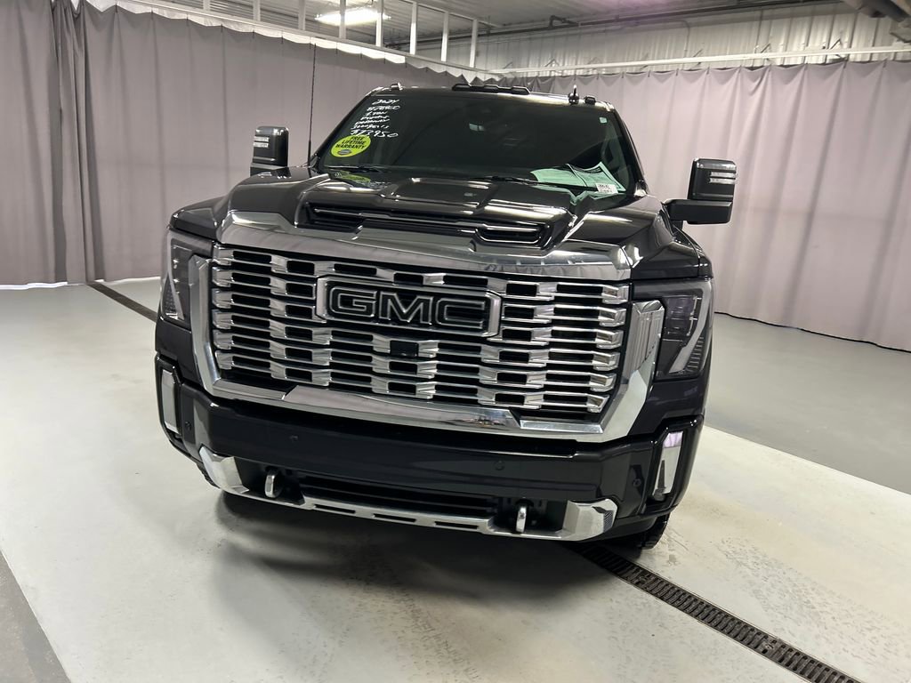 Used 2024 GMC Sierra 3500 Denali w/ Technology Package image 2