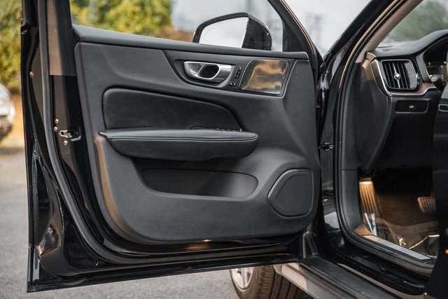 Used 2023 Volvo V60 B5 Cross Country Plus image 36