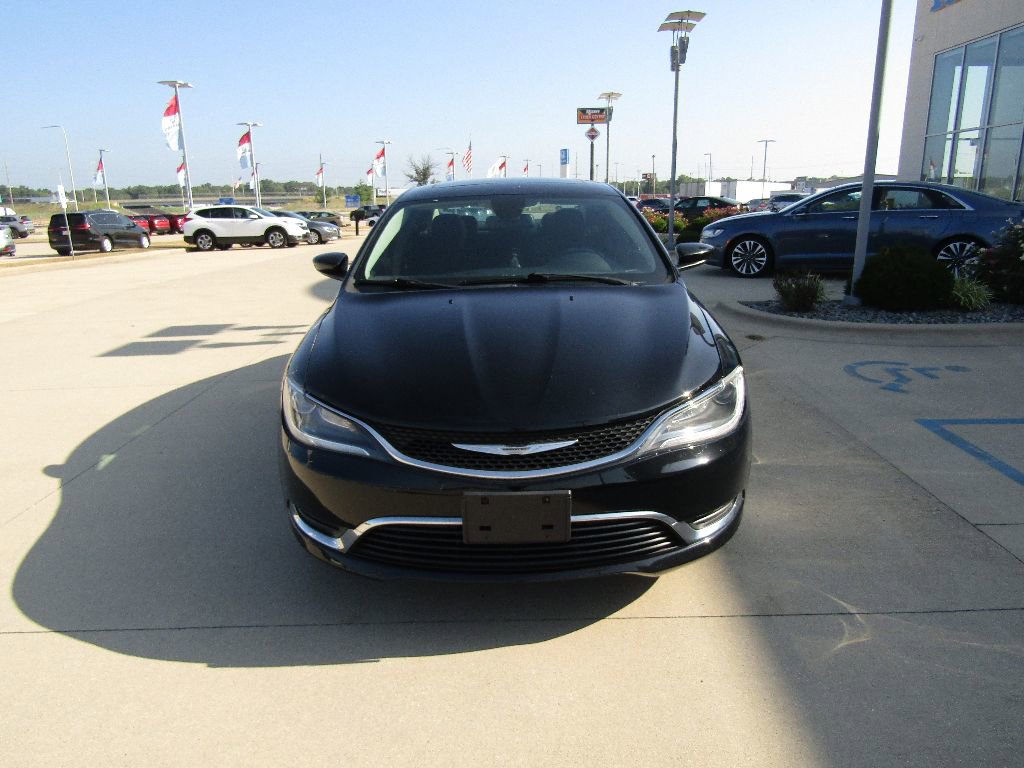 Used 2015 Chrysler 200 Limited w/ Convenience Group FWD image 2