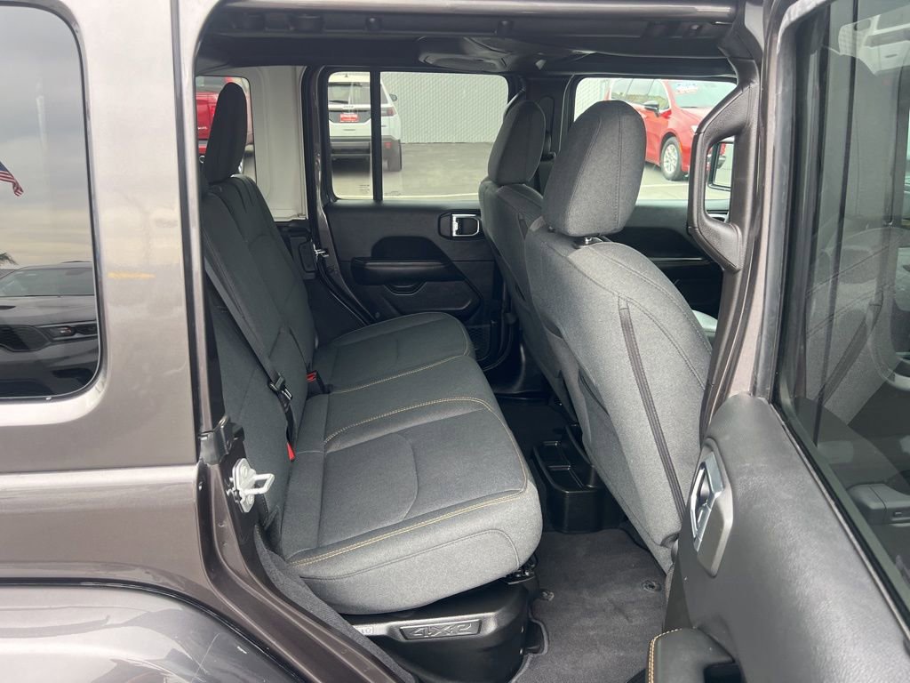 Used 2025 Jeep Wrangler Unlimited Sahara w/ Safety Group AWD/4WD image 35