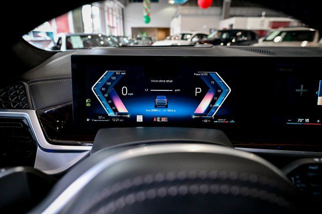 Used 2024 BMW X7 xDrive40i w/ M Sport Package image 33