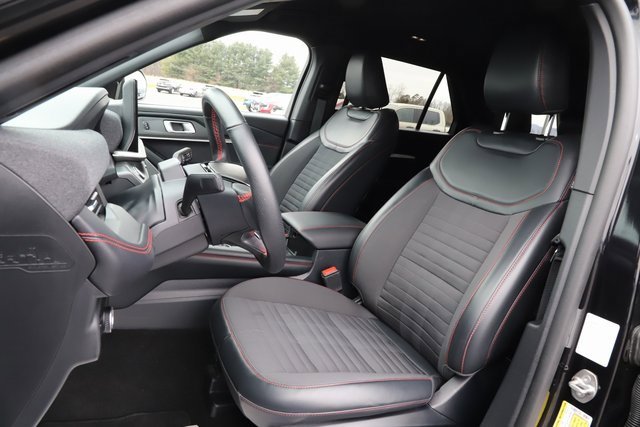 Used 2025 Ford Explorer ST-Line w/ ST-Line Street Pack image 15