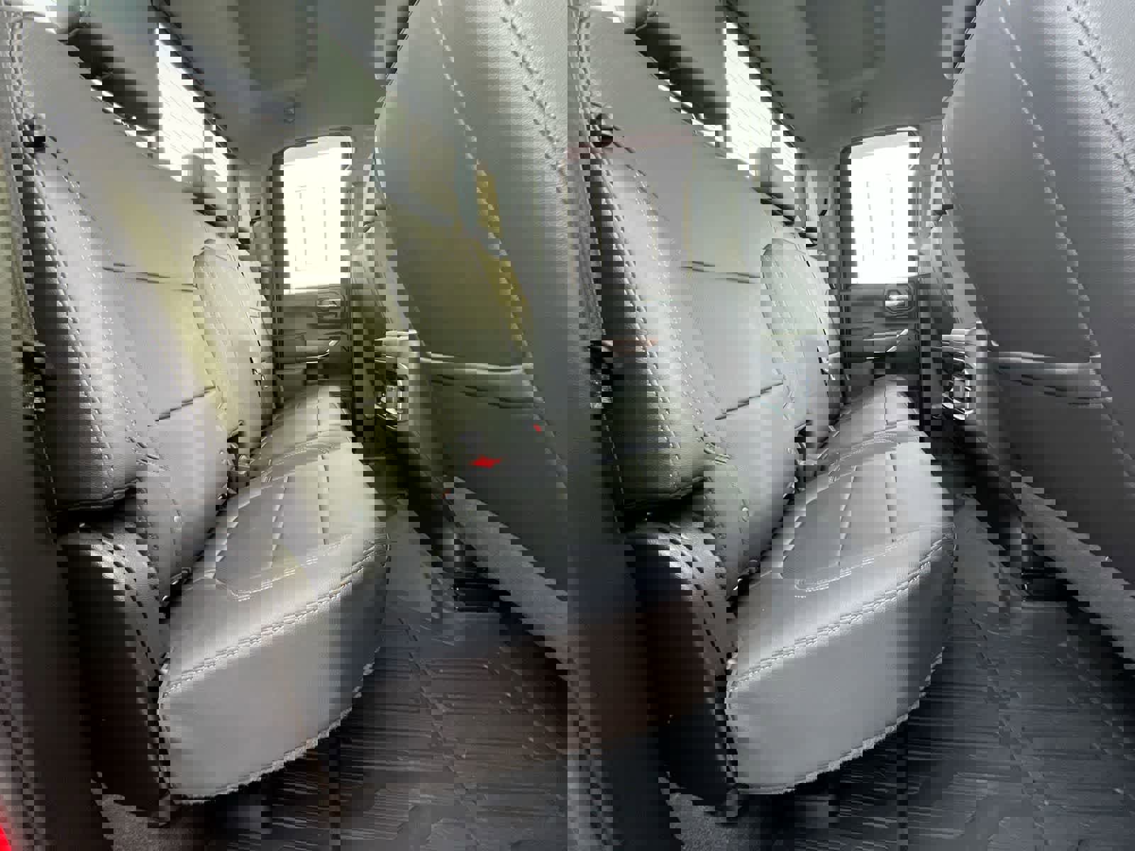 Used 2022 GMC Sierra 2500 SLT w/ SLT Preferred Package image 20