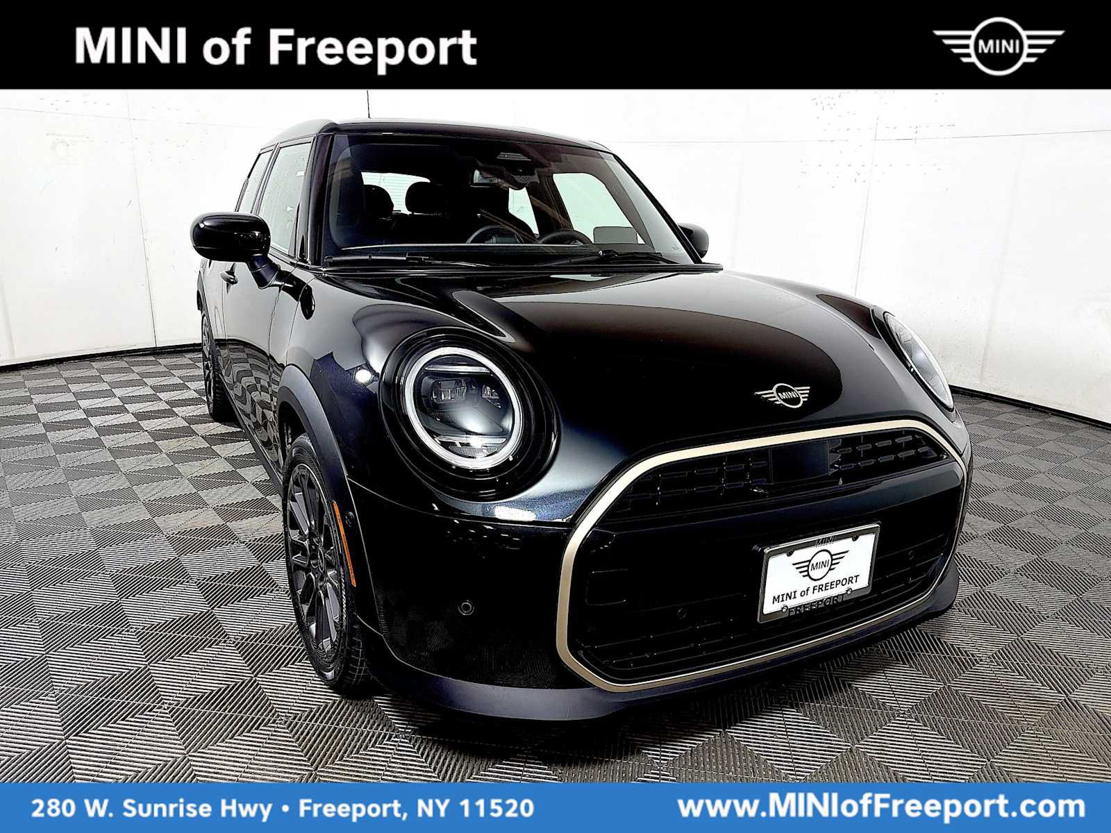Used 2026 MINI Cooper 4-Door Hardtop FWD image 1