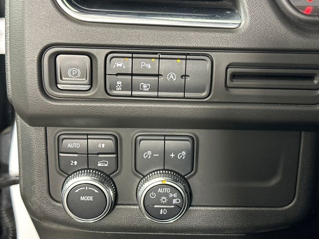 Used 2023 GMC Yukon SLT w/ SLT Premium Package image 19