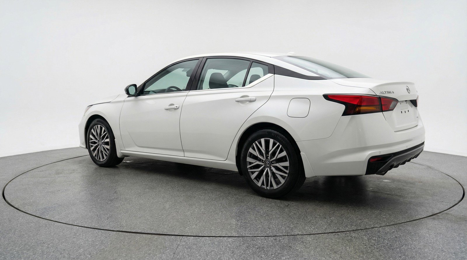 Used 2025 Nissan Altima 2.5 SV image 6