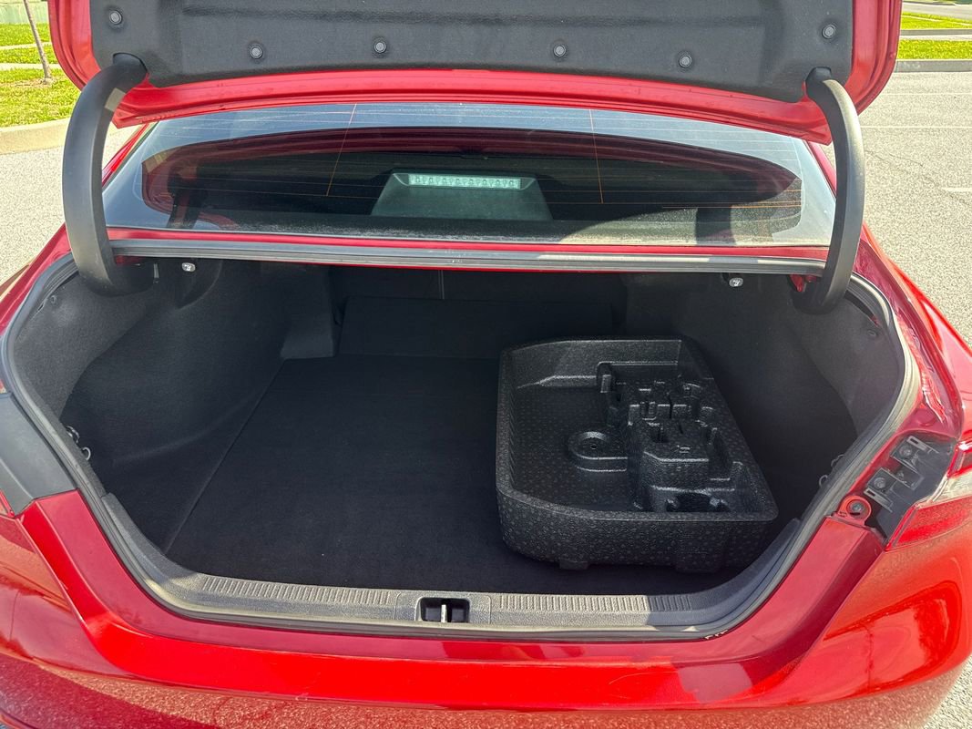 Used 2021 Toyota Camry SE FWD image 12