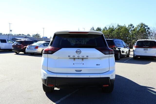 Used 2024 Nissan Rogue SV image 7