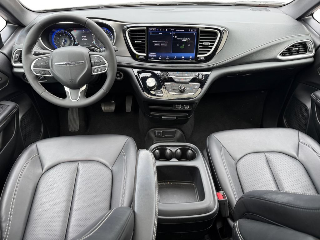 Used 2025 Chrysler Pacifica Select AWD/4WD image 11