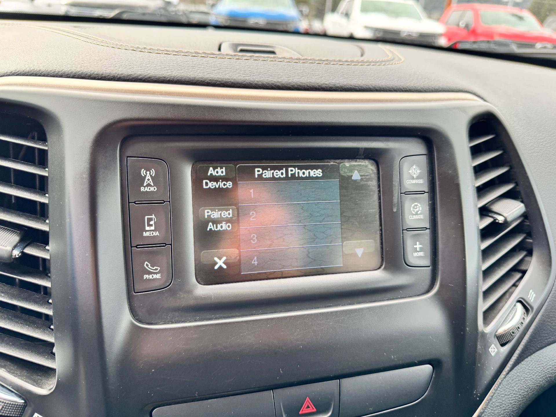 Used 2018 Jeep Cherokee Latitude w/ Cold Weather Group image 27