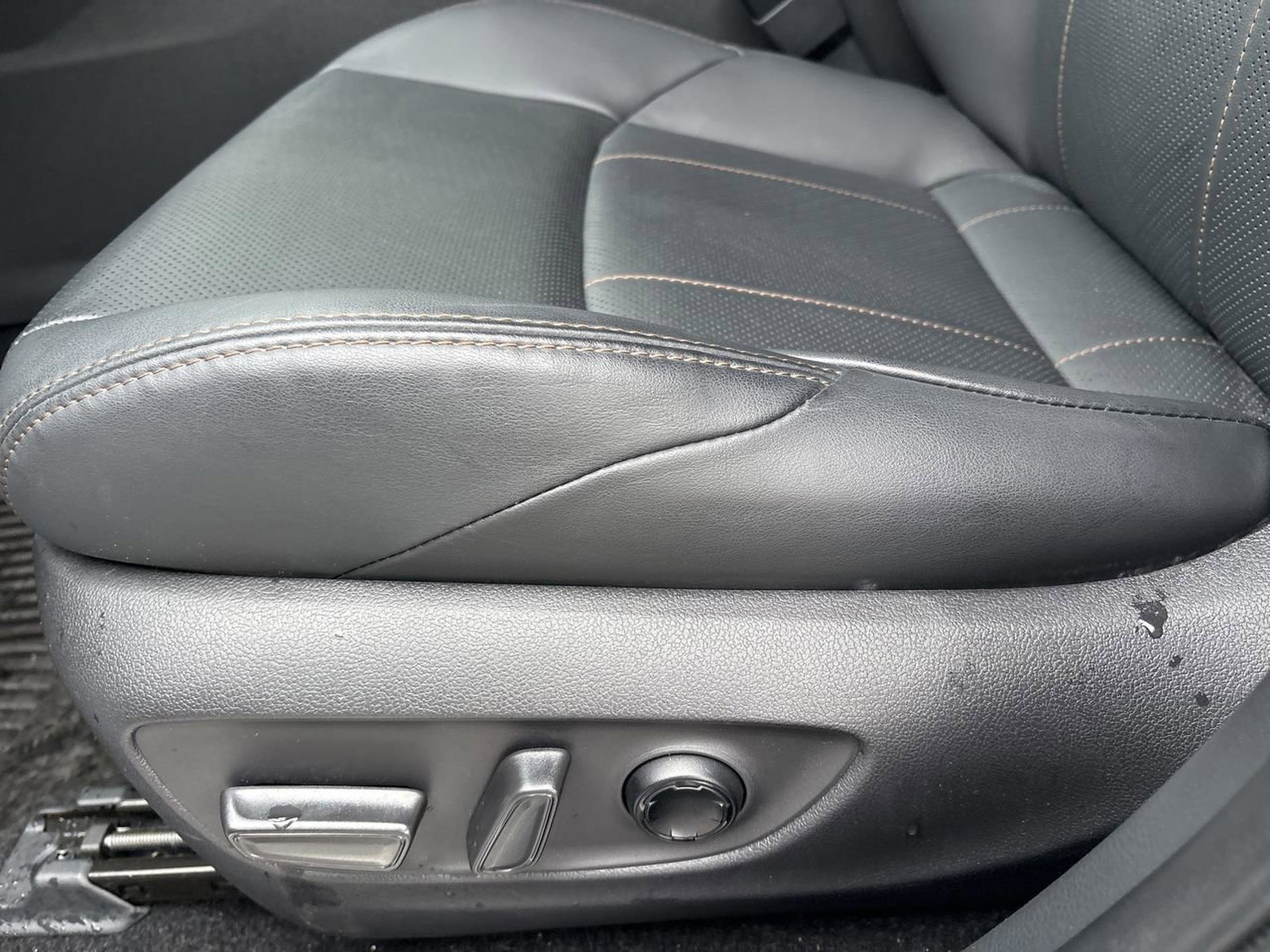 Used 2023 Toyota Venza Limited image 16