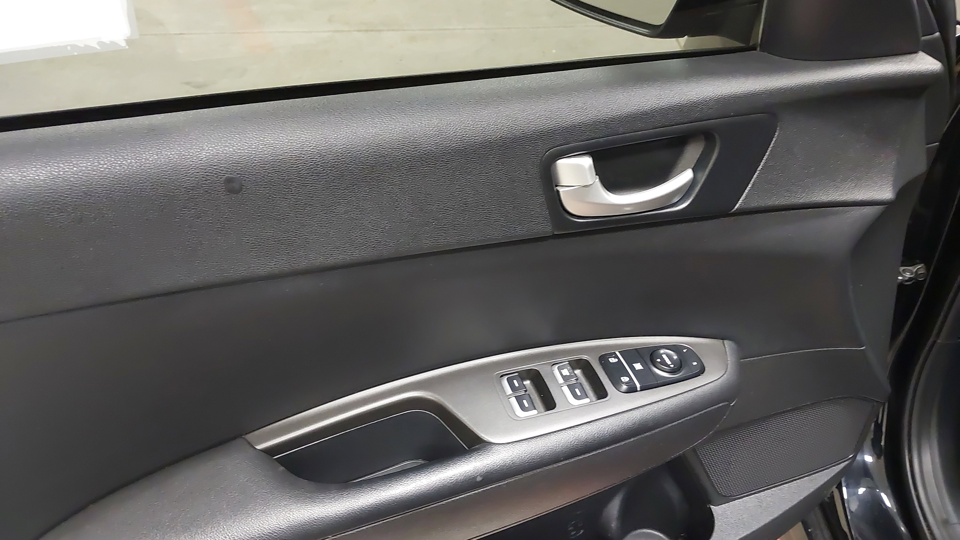 Used 2018 Kia Optima S image 24