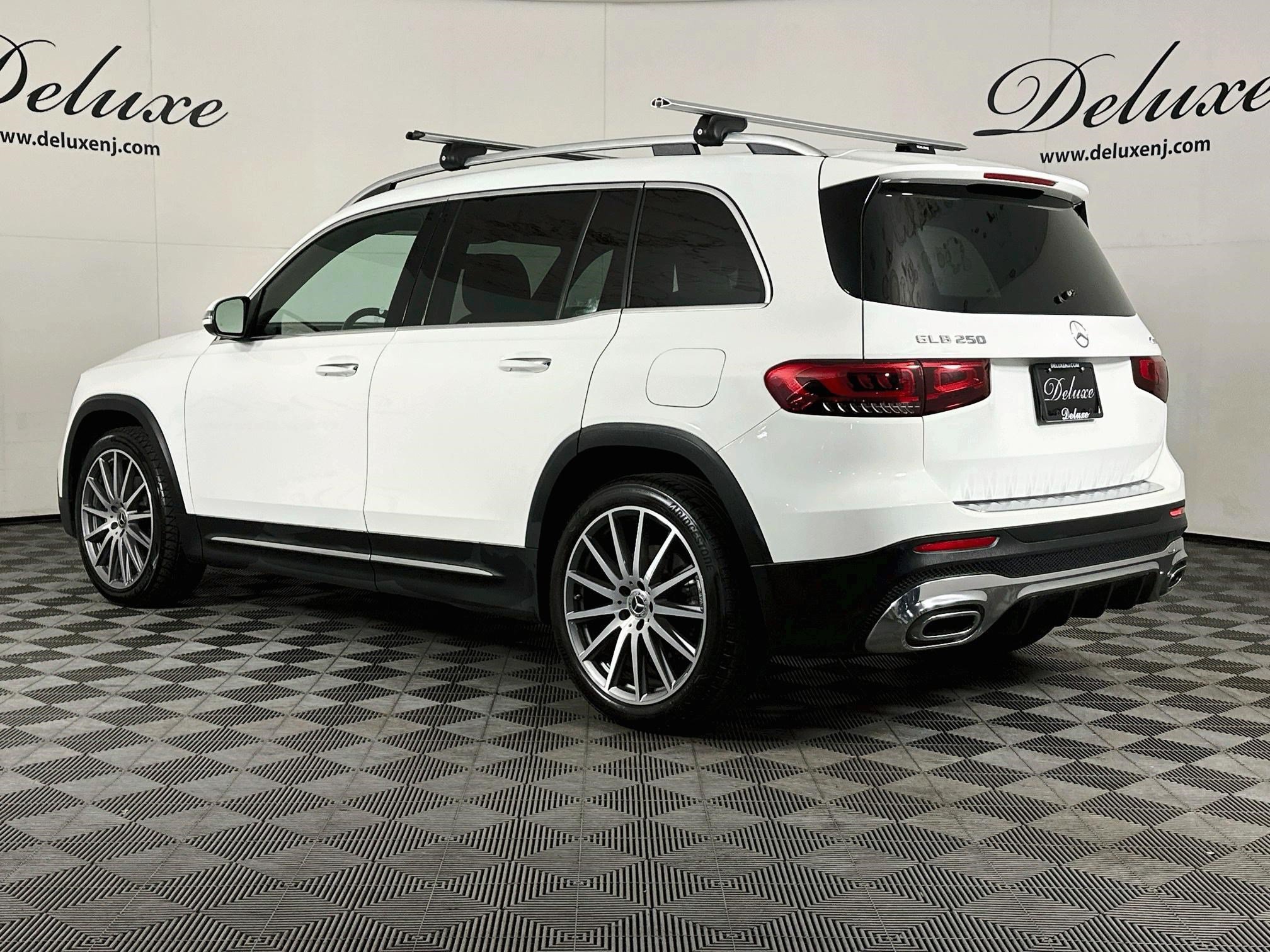 Used 2023 Mercedes-Benz GLB 250 4MATIC w/ AMG Line image 4