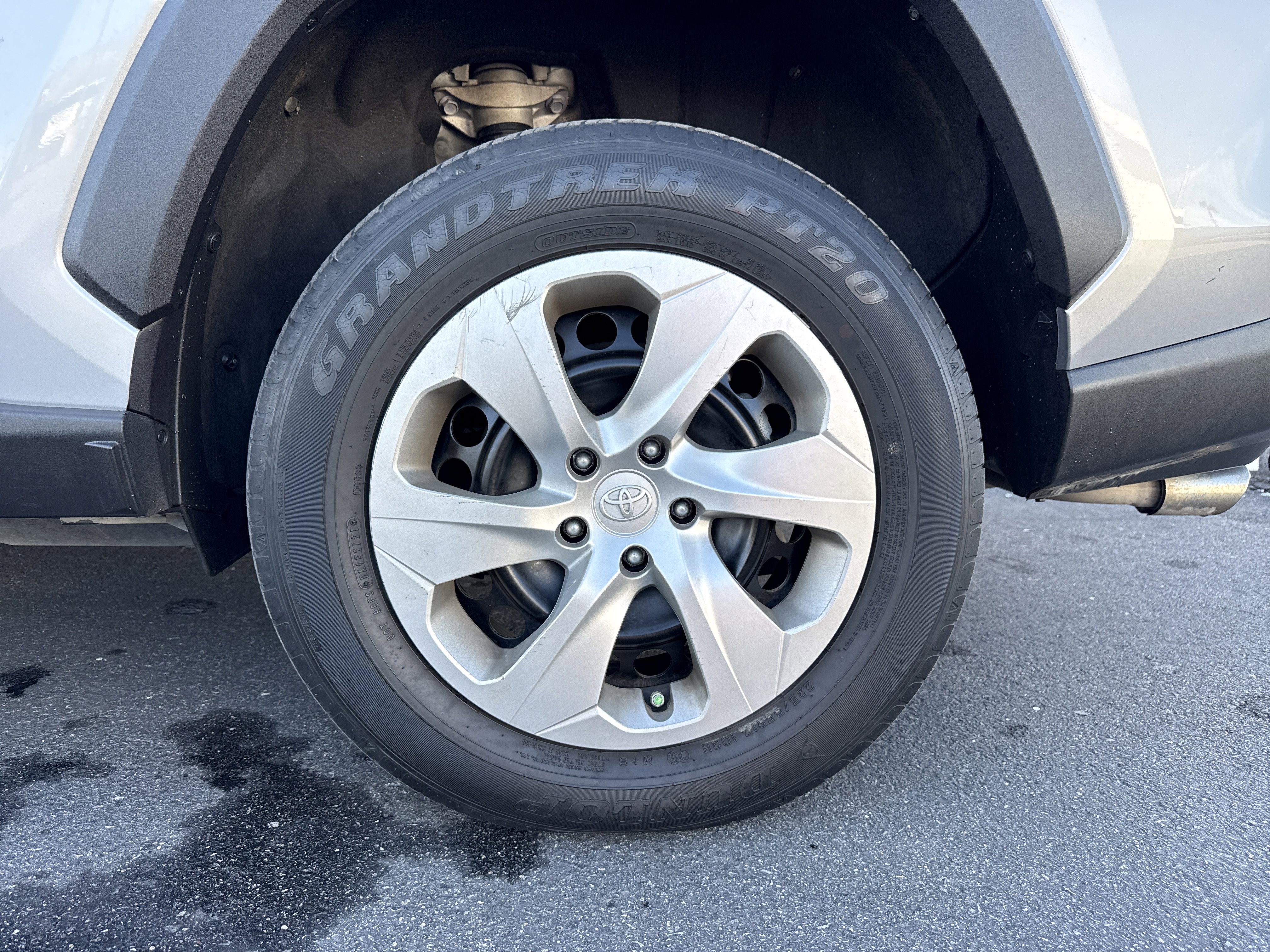 Used 2022 Toyota RAV4 LE image 3