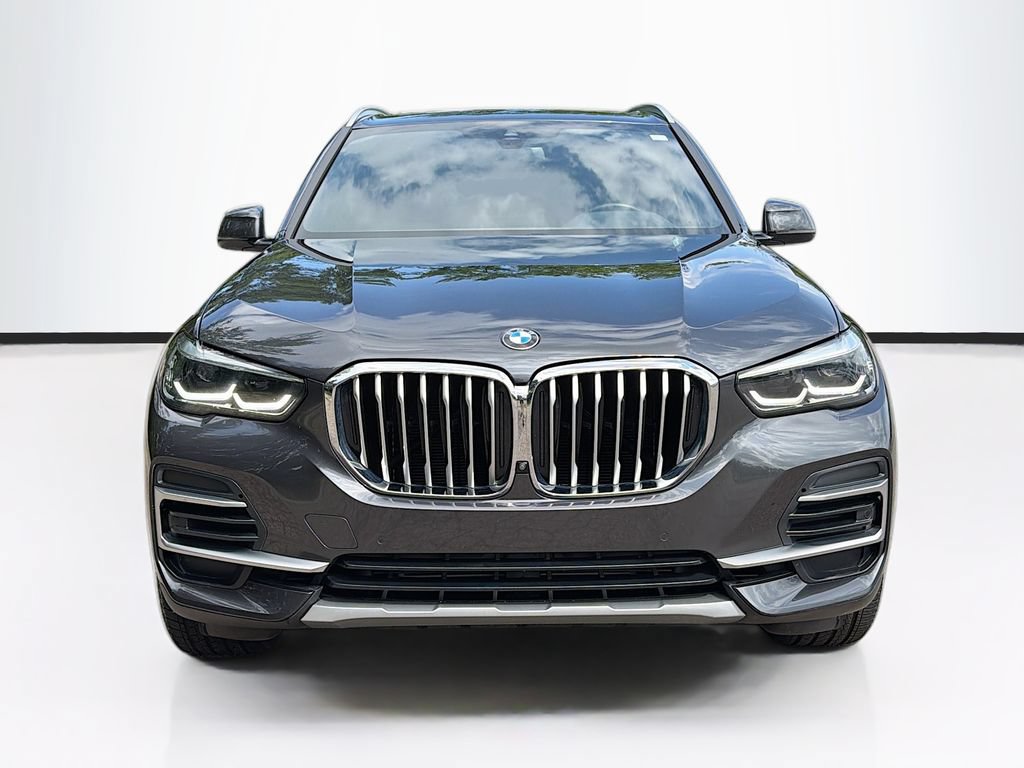 Used 2022 BMW X5 xDrive40i w/ Premium Package AWD/4WD image 2
