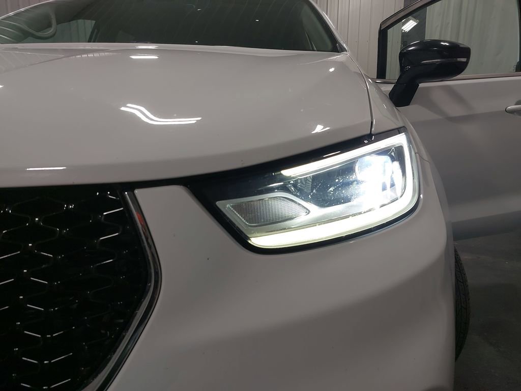 Used 2024 Chrysler Pacifica Touring-L image 31