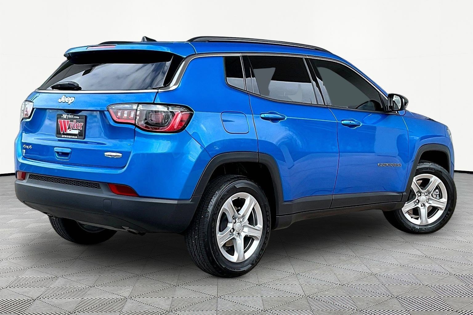 Used 2023 Jeep Compass Latitude image 7